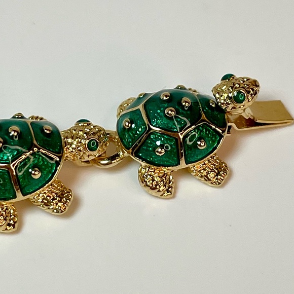 KJL Kenneth Jay Lane Green Enamel Turtle Link Bracelet Gold Tone w/ Box  & Pouch - Picture 6 of 16